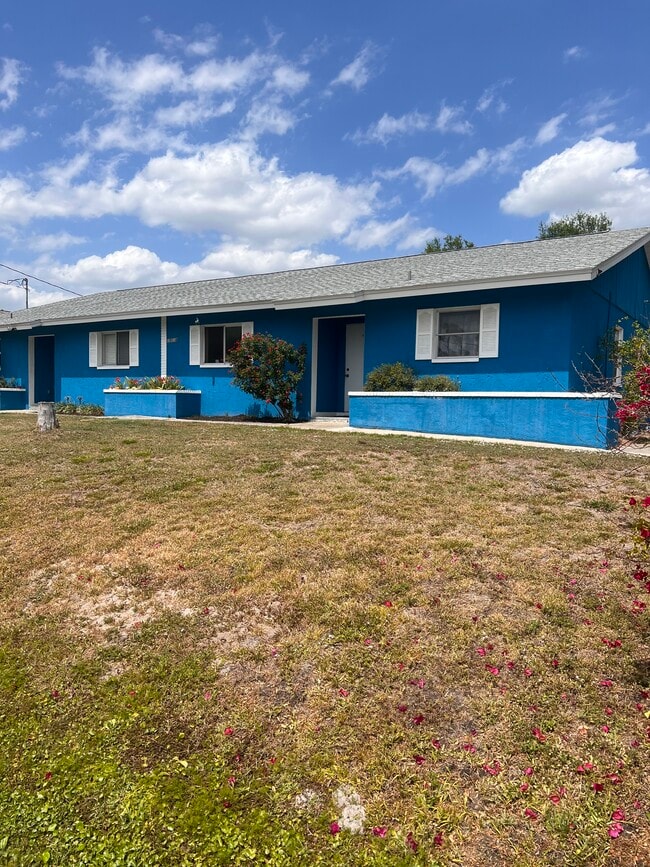25038 Harborview Rd, Unit B in Port Charlotte, FL - Building Photo - Building Photo