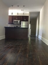 7042 Chew Ave, Unit 3rd Floor in Philadelphia, PA - Foto de edificio - Building Photo