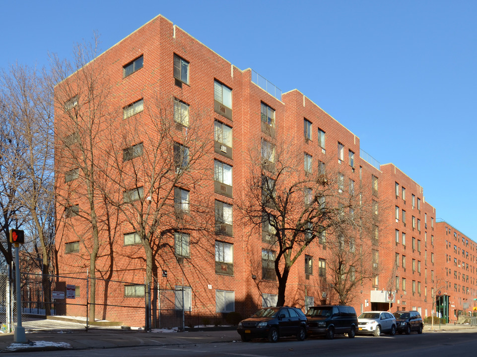 Christopher Court in Bronx, NY - Building Photo