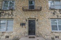 1702 W Mistletoe Ave in San Antonio, TX - Building Photo - Building Photo