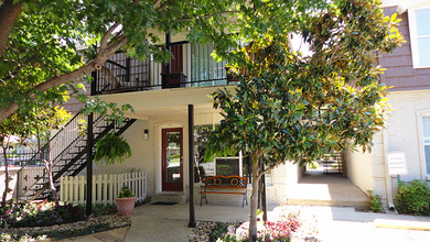 Amherst Oaks in Dallas, TX - Foto de edificio - Building Photo