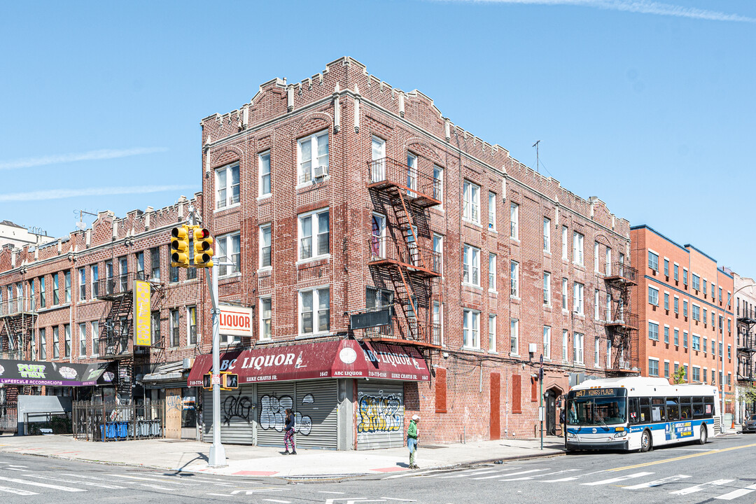 558 Ralph Ave in Brooklyn, NY - Foto de edificio