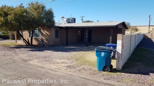 1305 W Prince Rd in Tucson, AZ - Foto de edificio - Building Photo