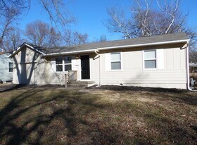 13703 11th Ter in Grandview, MO - Building Photo