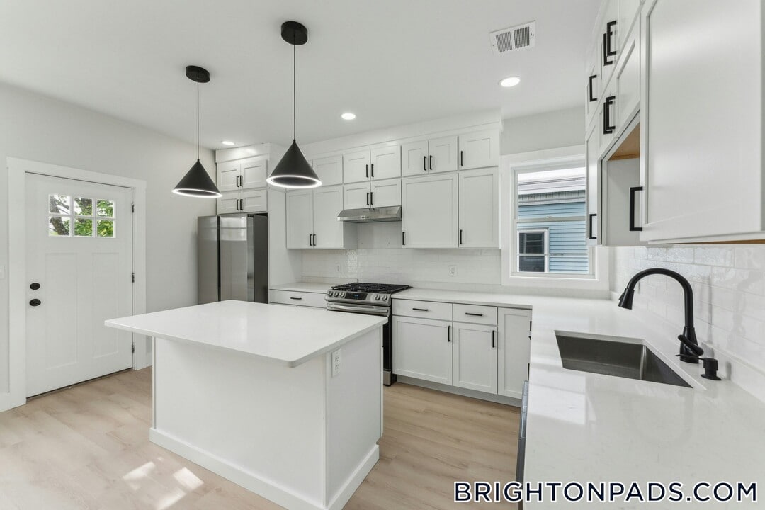 47 Brackett St in Boston, MA - Building Photo