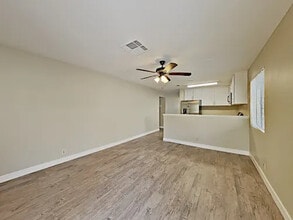 7340 Coffeyville Ave in Las Vegas, NV - Building Photo - Building Photo