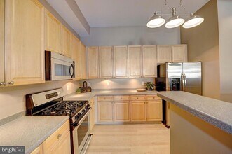 4951 Brenman Park Dr, Unit 101 in Alexandria, VA - Building Photo - Building Photo