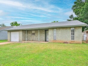 2310 E 11th St in Shawnee, OK - Building Photo - Building Photo