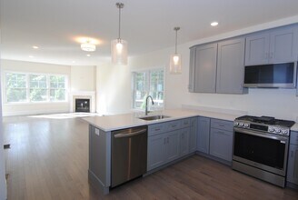 1 Scout Ln in Nashua, NH - Building Photo - Building Photo