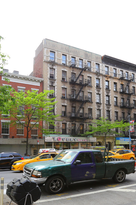 228 Eighth Ave in New York, NY - Building Photo