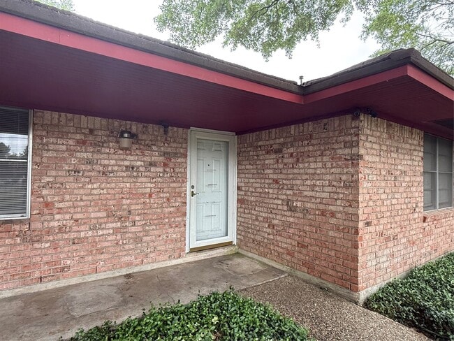 1011 Pampa St in Pasadena, TX - Building Photo - Building Photo