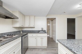 288 Main St in Melrose, MA - Foto de edificio - Building Photo