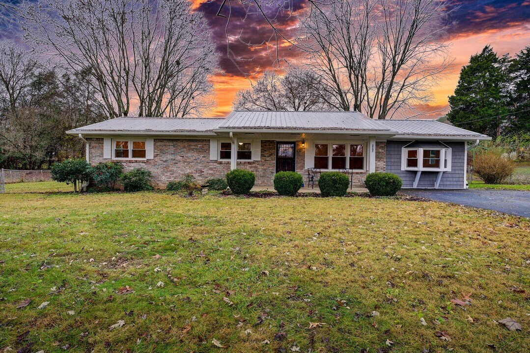2707 Granbrook Dr in Johnson City, TN - Building Photo