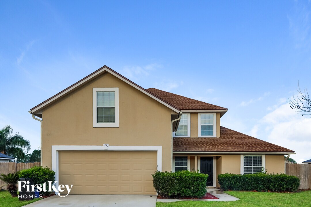 1240 Loquat Ct in Green Cove Springs, FL - Foto de edificio