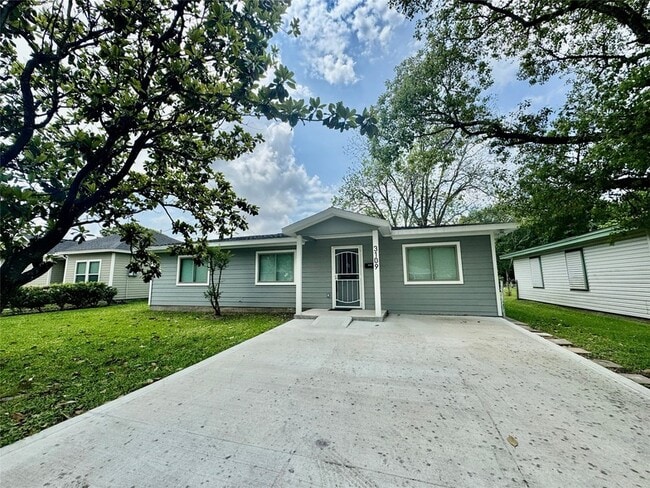 3109 Danforth Memorial Dr in Texas City, TX - Building Photo - Building Photo