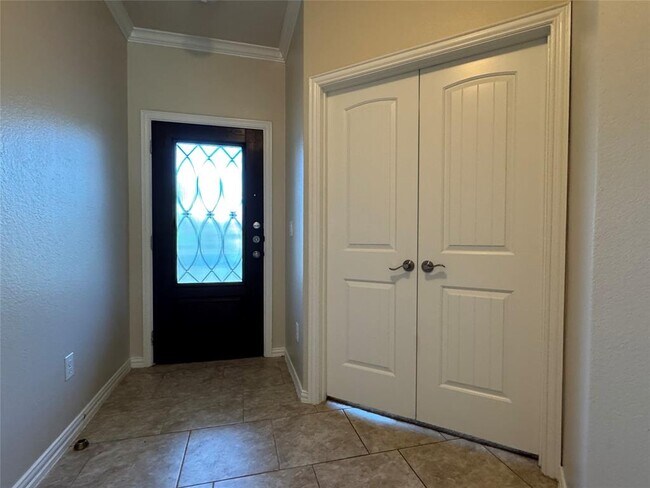 10301 Crescendo Ln in Austin, TX - Foto de edificio - Building Photo