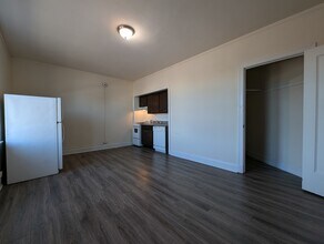 3335 W Diversey Ave in Chicago, IL - Building Photo - Building Photo