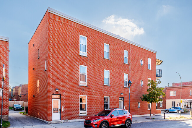 5544 Laurendeau Rue in Montréal, QC - Building Photo - Building Photo