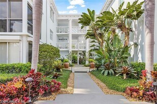 280 2nd Ave S in Naples, FL - Building Photo