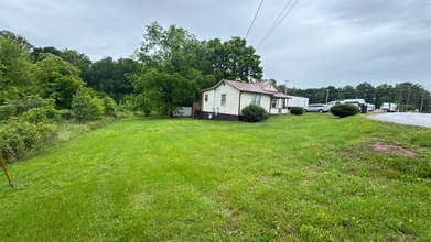 211 Wilkes St in Wilkesboro, NC - Building Photo - Building Photo