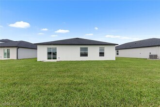 17627 Paradiso Wy in North Fort Myers, FL - Building Photo - Building Photo