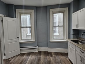 16 S 50th St-Unit -Floor 2 F in Philadelphia, PA - Building Photo - Building Photo