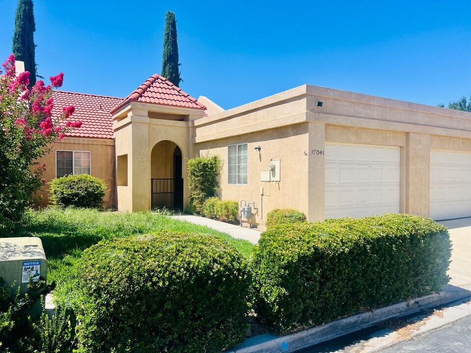 19041 Primrose Ln in Apple Valley, CA - Building Photo