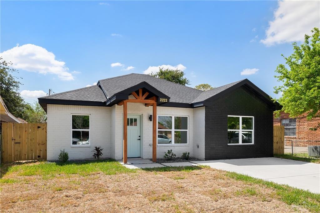 2221 Chicago Ave in McAllen, TX - Building Photo