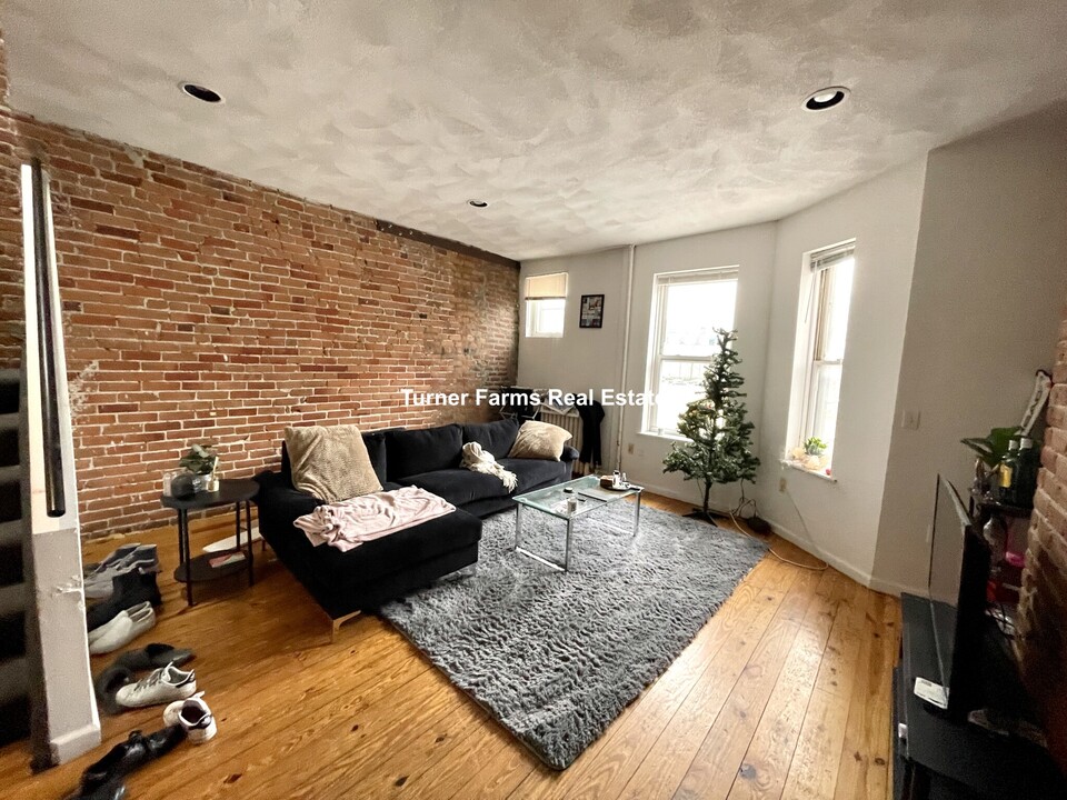 144 Hemenway St, Unit 2 in Boston, MA - Building Photo