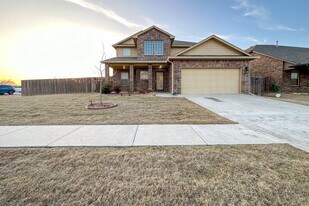 2409 Rosa Cir in Yukon, OK - Building Photo