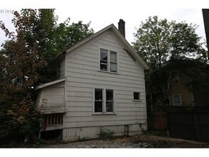 1121 SE Lincoln St in Portland, OR - Foto de edificio - Building Photo