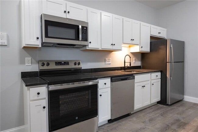 6899 Post Rd in North Kingstown, RI - Foto de edificio - Building Photo