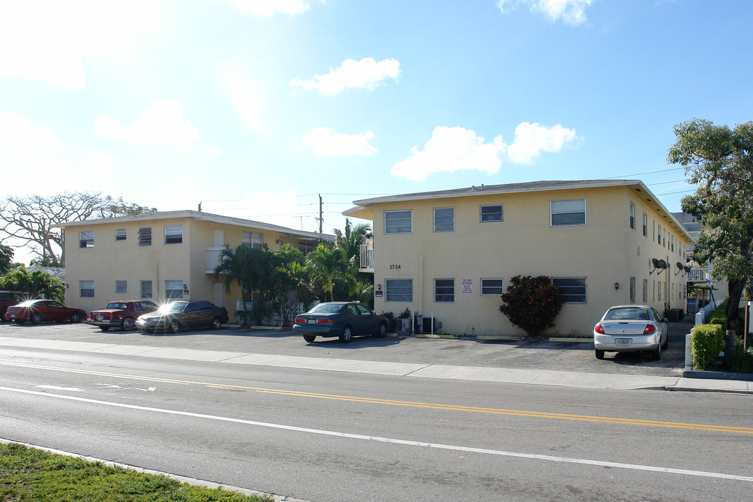 1724 Johnson St in Hollywood, FL - Building Photo