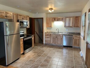 1205 Scott Dr in Liberty, MO - Building Photo - Building Photo