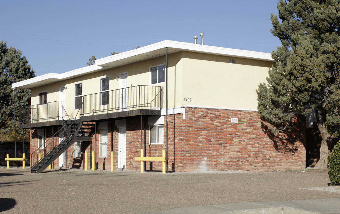 9405-9409 Marron Cir NE in Albuquerque, NM - Building Photo