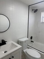 8295 NE Miami Ct in Miami, FL - Building Photo