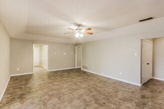 1830 E Kirnwood Dr in Dallas, TX - Foto de edificio - Building Photo