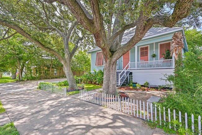 property at 3330 Ave Q 1/2
