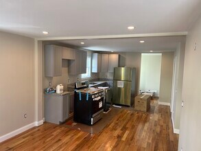 13 Garfield Ave in Woburn, MA - Building Photo - Building Photo