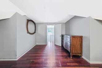 483 New York Ave, Unit 2 in Huntington, NY - Foto de edificio - Building Photo