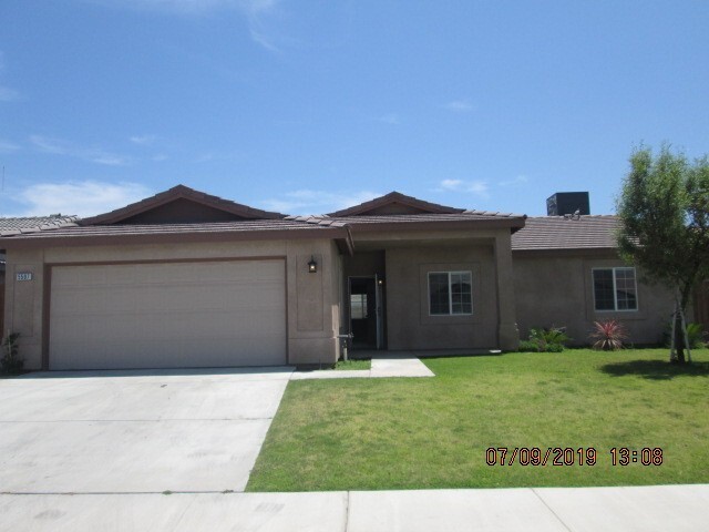 5507 Tierra Abierta Dr in Bakersfield, CA - Foto de edificio