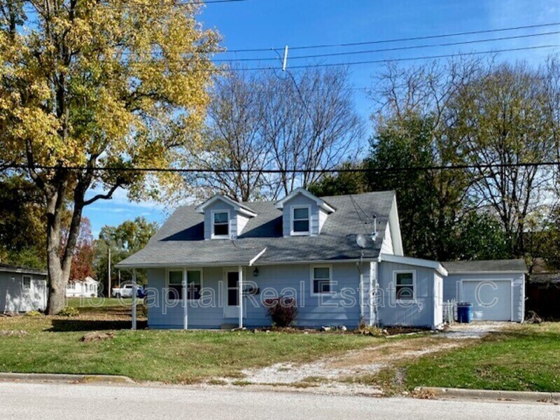 115 N Border St in Troy, IL - Building Photo