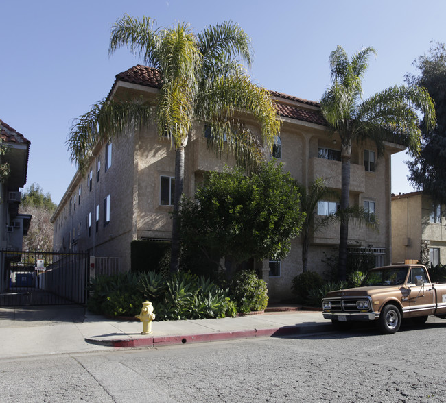 6450 Mammoth Ave in Van Nuys, CA - Building Photo - Building Photo