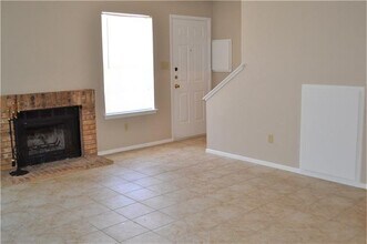 1247 Dallas Dr in Denton, TX - Building Photo - Building Photo