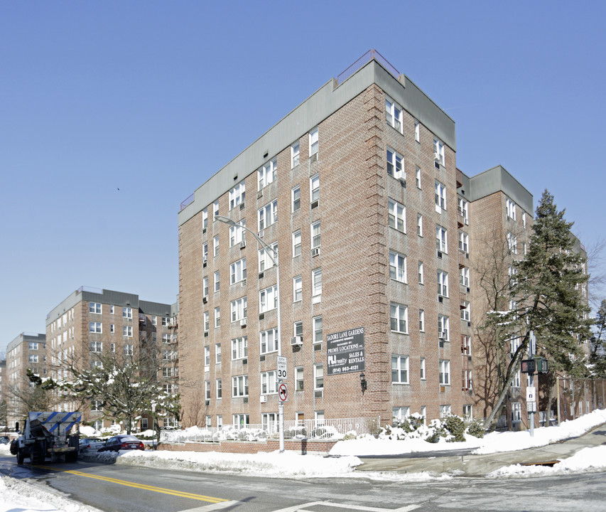 Sadore Lane Gardens in Yonkers, NY - Building Photo