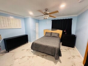 6633 Dahlia Dr in Miramar, FL - Building Photo - Building Photo