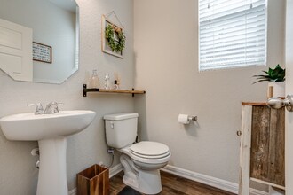 8527 Straight Oaks in San Antonio, TX - Building Photo - Building Photo