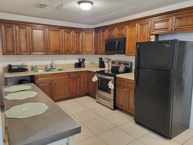 2759 NW 58th Terrace in Lauderhill, FL - Building Photo - Building Photo