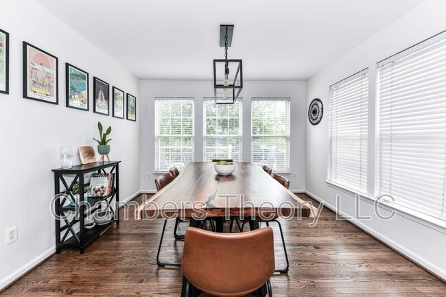 235 Shirley Square SE in Leesburg, VA - Building Photo - Building Photo