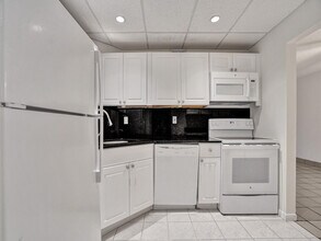 3115 Oakland Shores Dr in Oakland Park, FL - Building Photo - Building Photo